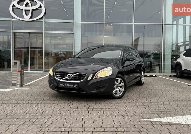 Сірий Вольво B60, об'ємом двигуна 2 л та пробігом 259 тис. км за 8500 $, фото 1 на Automoto.ua