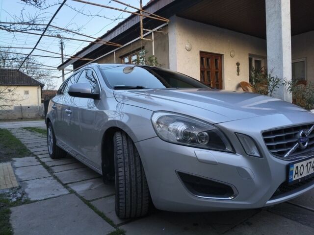 Серый Вольво B60, объемом двигателя 2.4 л и пробегом 260 тыс. км за 12500 $, фото 1 на Automoto.ua