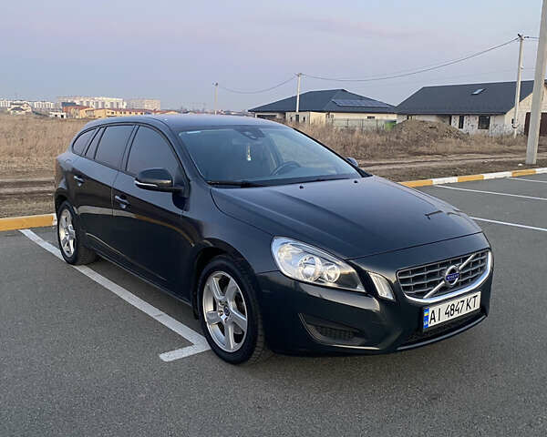 Серый Вольво B60, объемом двигателя 2 л и пробегом 380 тыс. км за 9800 $, фото 1 на Automoto.ua