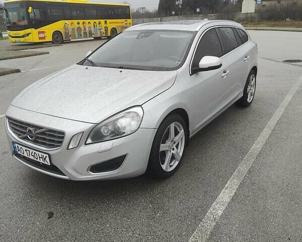 Сірий Вольво B60, об'ємом двигуна 2.4 л та пробігом 375 тис. км за 9500 $, фото 1 на Automoto.ua