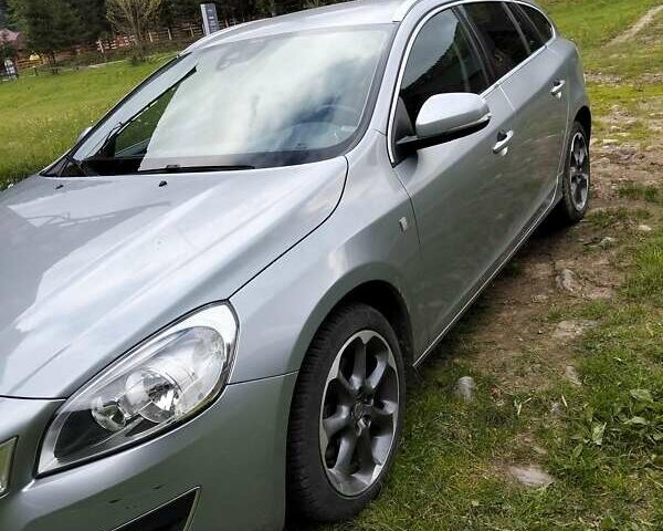 Серый Вольво B60, объемом двигателя 1.56 л и пробегом 256 тыс. км за 10200 $, фото 1 на Automoto.ua