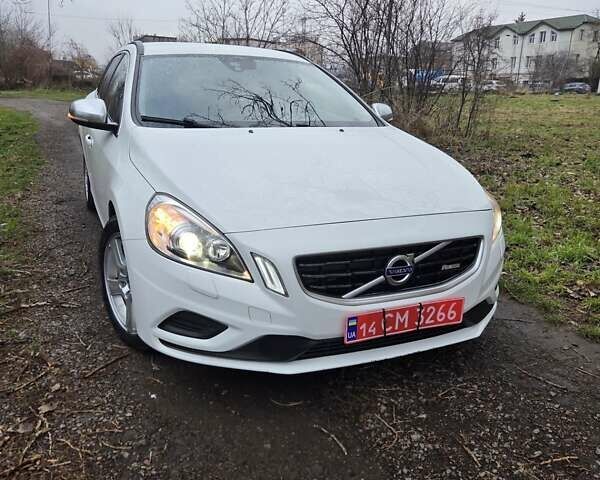 Сірий Вольво B60, об'ємом двигуна 0 л та пробігом 180 тис. км за 9799 $, фото 1 на Automoto.ua