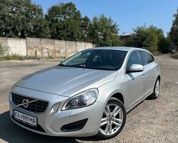Сірий Вольво B60, об'ємом двигуна 1.98 л та пробігом 320 тис. км за 10800 $, фото 1 на Automoto.ua
