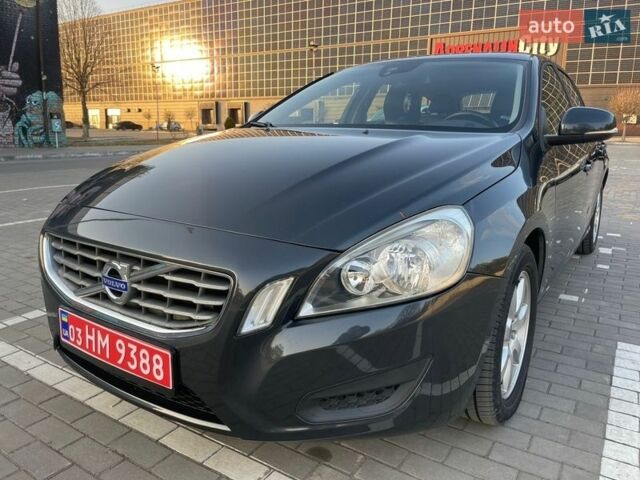 Серый Вольво B60, объемом двигателя 1.99 л и пробегом 260 тыс. км за 10950 $, фото 1 на Automoto.ua