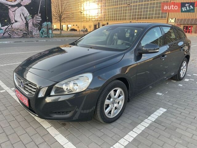 Серый Вольво B60, объемом двигателя 2 л и пробегом 264 тыс. км за 10950 $, фото 1 на Automoto.ua