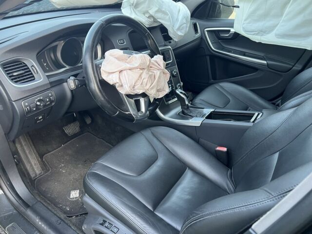 Сірий Вольво B60, об'ємом двигуна 2 л та пробігом 160 тис. км за 5000 $, фото 1 на Automoto.ua