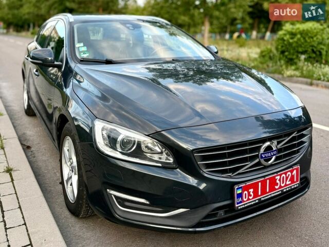 Сірий Вольво B60, об'ємом двигуна 2 л та пробігом 233 тис. км за 14222 $, фото 1 на Automoto.ua