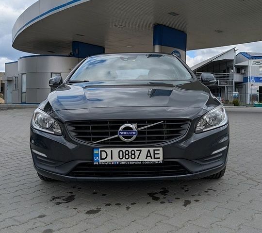 Серый Вольво B60, объемом двигателя 2 л и пробегом 270 тыс. км за 15500 $, фото 1 на Automoto.ua