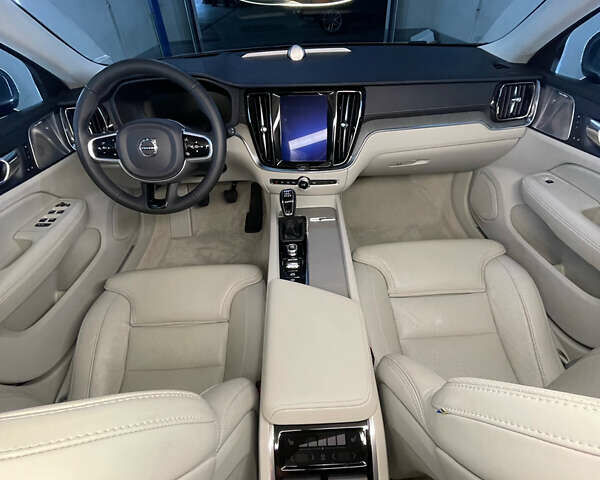 Сірий Вольво B60, об'ємом двигуна 1.97 л та пробігом 250 тис. км за 22800 $, фото 1 на Automoto.ua