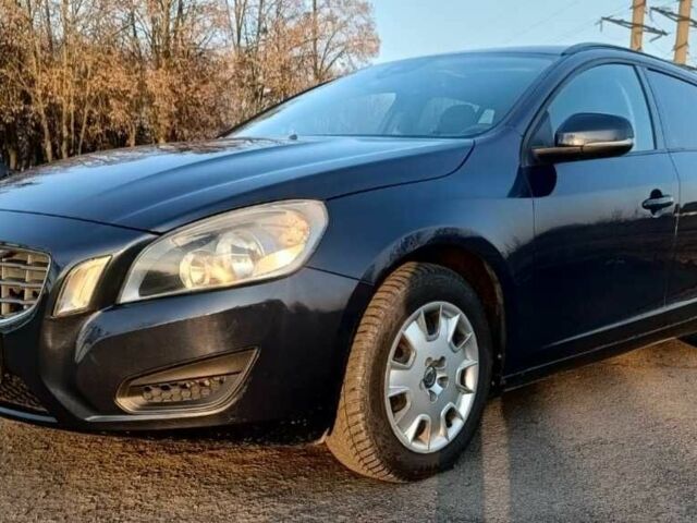 Синий Вольво B60, объемом двигателя 1.6 л и пробегом 235 тыс. км за 8700 $, фото 1 на Automoto.ua