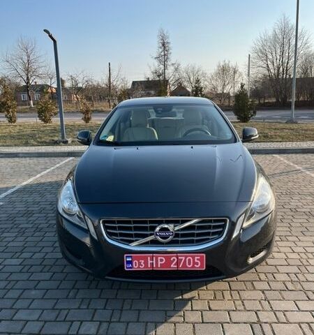Синій Вольво B60, об'ємом двигуна 1.6 л та пробігом 255 тис. км за 9999 $, фото 1 на Automoto.ua