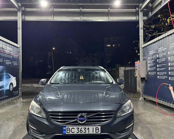 Синий Вольво B60, объемом двигателя 2 л и пробегом 299 тыс. км за 12000 $, фото 1 на Automoto.ua