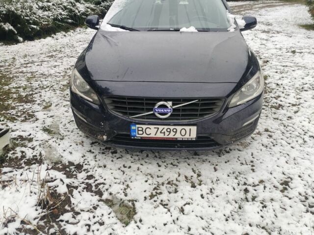 Синий Вольво B60, объемом двигателя 2 л и пробегом 250 тыс. км за 12000 $, фото 1 на Automoto.ua