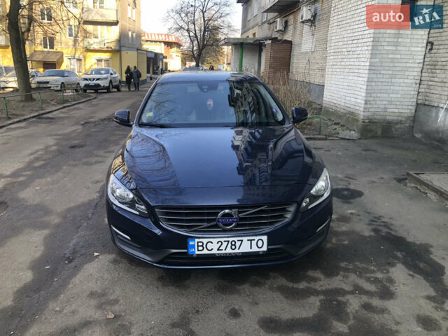 Синий Вольво B60, объемом двигателя 1.97 л и пробегом 270 тыс. км за 12500 $, фото 1 на Automoto.ua