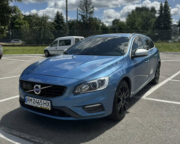 Синий Вольво B60, объемом двигателя 2 л и пробегом 240 тыс. км за 16900 $, фото 1 на Automoto.ua