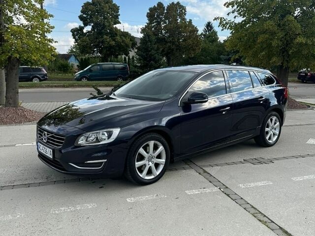 Синий Вольво B60, объемом двигателя 2 л и пробегом 200 тыс. км за 16700 $, фото 1 на Automoto.ua