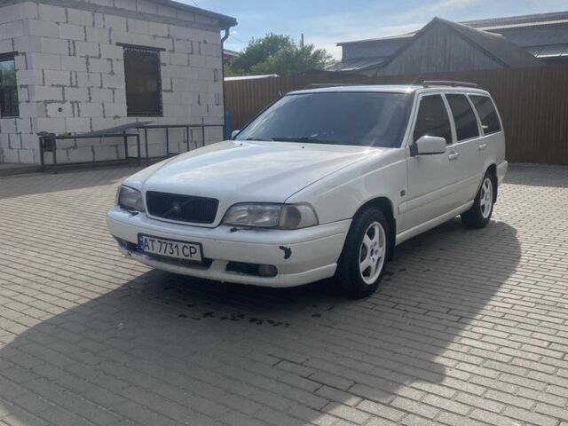 Білий Вольво V70, об'ємом двигуна 2.4 л та пробігом 390 тис. км за 2450 $, фото 1 на Automoto.ua