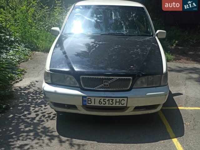 Белый Вольво В70, объемом двигателя 2.5 л и пробегом 370 тыс. км за 3500 $, фото 1 на Automoto.ua