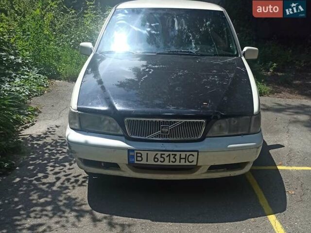 Белый Вольво В70, объемом двигателя 2.5 л и пробегом 370 тыс. км за 3500 $, фото 1 на Automoto.ua