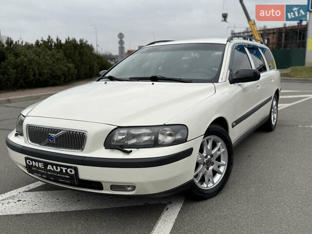 Білий Вольво V70, об'ємом двигуна 2 л та пробігом 410 тис. км за 5490 $, фото 1 на Automoto.ua