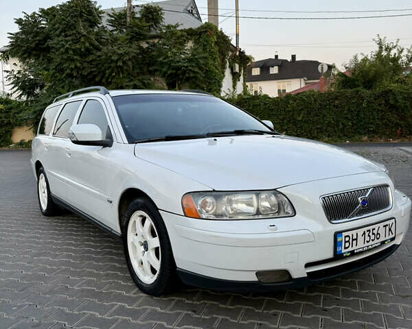 Білий Вольво V70, об'ємом двигуна 2.44 л та пробігом 275 тис. км за 5500 $, фото 1 на Automoto.ua