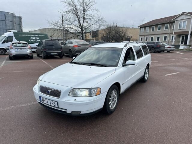 Белый Вольво В70, объемом двигателя 2.4 л и пробегом 350 тыс. км за 1950 $, фото 1 на Automoto.ua