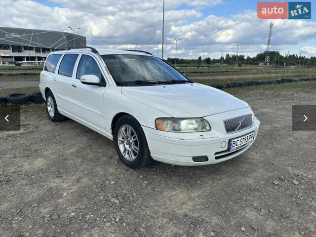 Білий Вольво V70, об'ємом двигуна 2.44 л та пробігом 312 тис. км за 6499 $, фото 1 на Automoto.ua