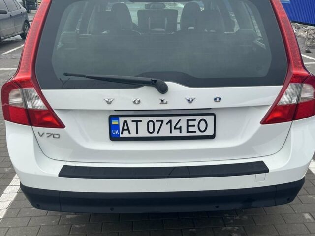 Білий Вольво V70, об'ємом двигуна 2 л та пробігом 220 тис. км за 8850 $, фото 1 на Automoto.ua