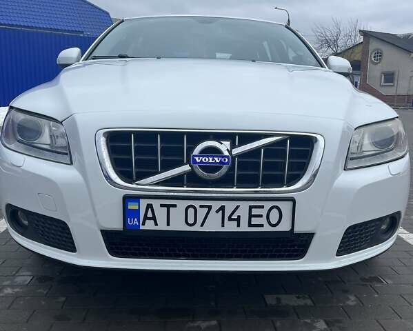 Белый Вольво В70, объемом двигателя 2 л и пробегом 220 тыс. км за 8850 $, фото 1 на Automoto.ua