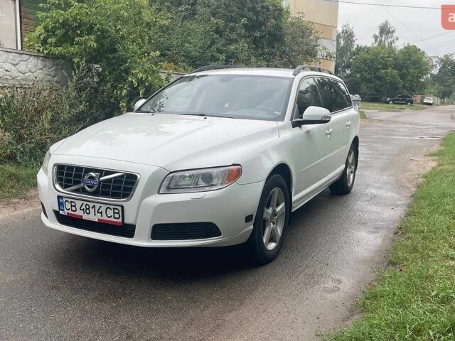 Білий Вольво V70, об'ємом двигуна 2.4 л та пробігом 324 тис. км за 10500 $, фото 1 на Automoto.ua