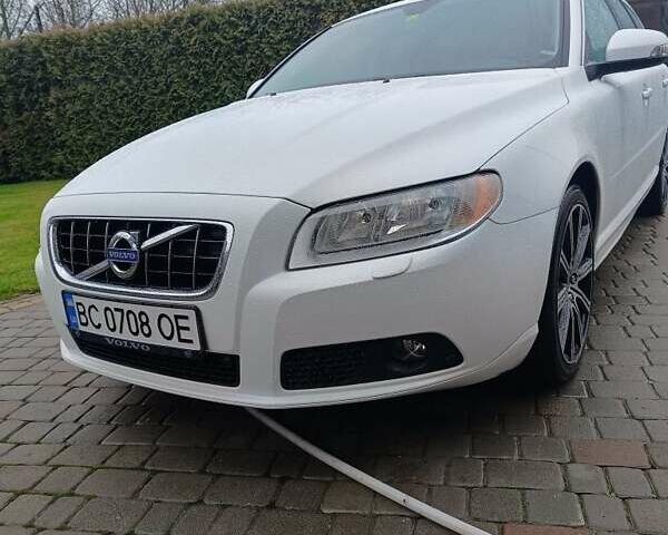 Білий Вольво V70, об'ємом двигуна 1.6 л та пробігом 245 тис. км за 7499 $, фото 1 на Automoto.ua