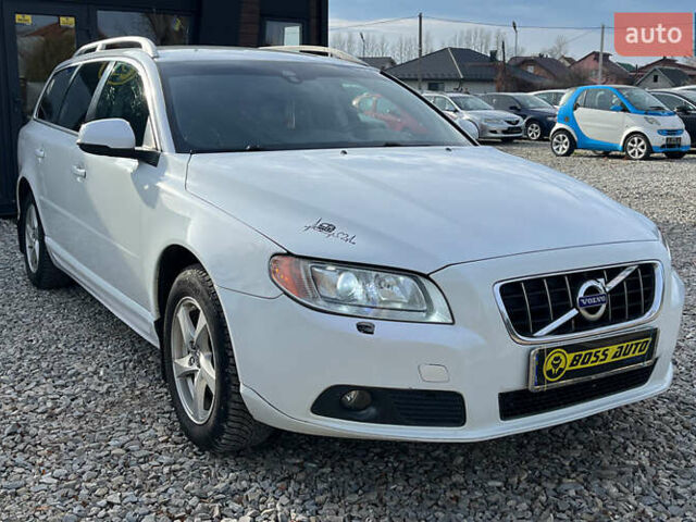 Белый Вольво В70, объемом двигателя 1.56 л и пробегом 273 тыс. км за 8500 $, фото 1 на Automoto.ua