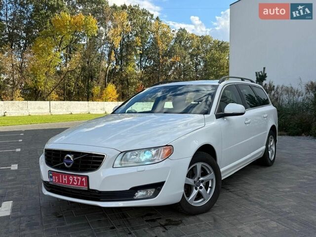 Білий Вольво V70, об'ємом двигуна 2 л та пробігом 304 тис. км за 9000 $, фото 1 на Automoto.ua