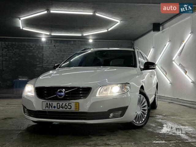Белый Вольво В70, объемом двигателя 2 л и пробегом 178 тыс. км за 10500 $, фото 1 на Automoto.ua