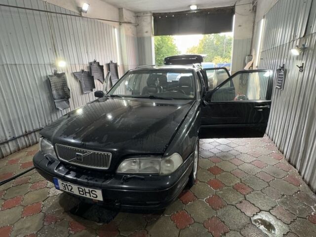 Черный Вольво В70, объемом двигателя 2.4 л и пробегом 290 тыс. км за 750 $, фото 1 на Automoto.ua