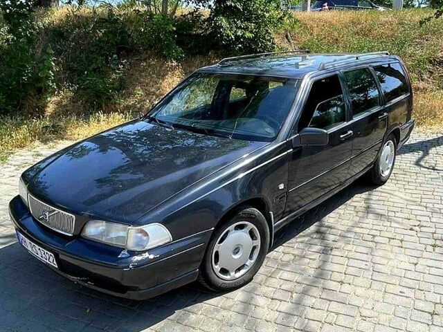 Чорний Вольво V70, об'ємом двигуна 2.4 л та пробігом 280 тис. км за 2500 $, фото 1 на Automoto.ua
