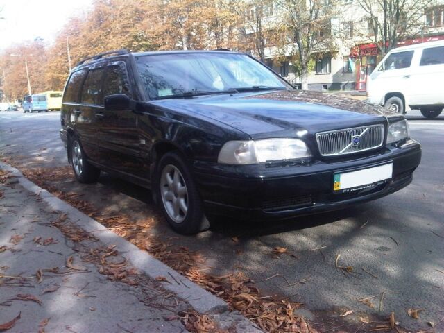 Черный Вольво В70, объемом двигателя 2.5 л и пробегом 1 тыс. км за 4950 $, фото 1 на Automoto.ua