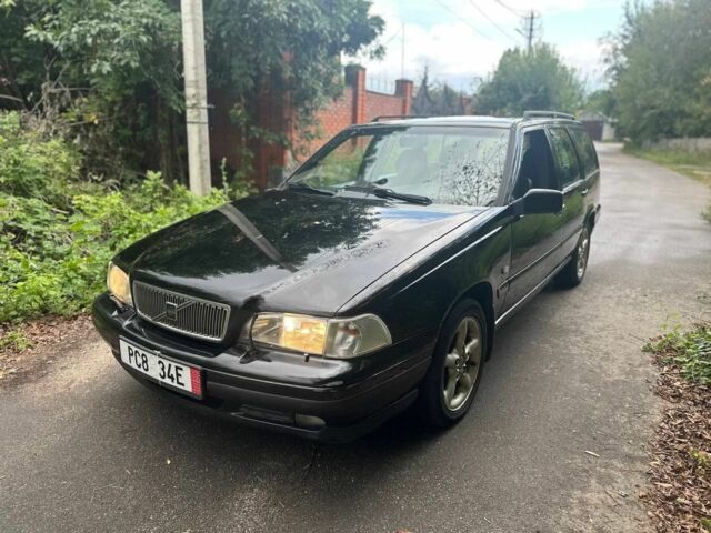Чорний Вольво V70, об'ємом двигуна 2.5 л та пробігом 400 тис. км за 2600 $, фото 1 на Automoto.ua