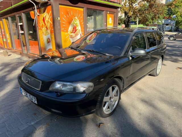 Чорний Вольво V70, об'ємом двигуна 2.4 л та пробігом 250 тис. км за 1999 $, фото 1 на Automoto.ua