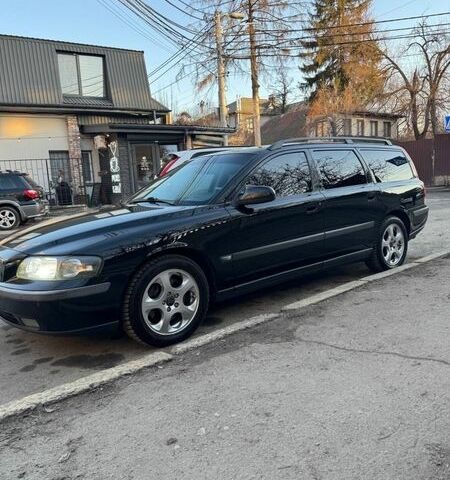 Чорний Вольво V70, об'ємом двигуна 2.4 л та пробігом 327 тис. км за 5000 $, фото 1 на Automoto.ua