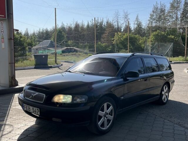 Чорний Вольво V70, об'ємом двигуна 2.4 л та пробігом 200 тис. км за 1001 $, фото 1 на Automoto.ua