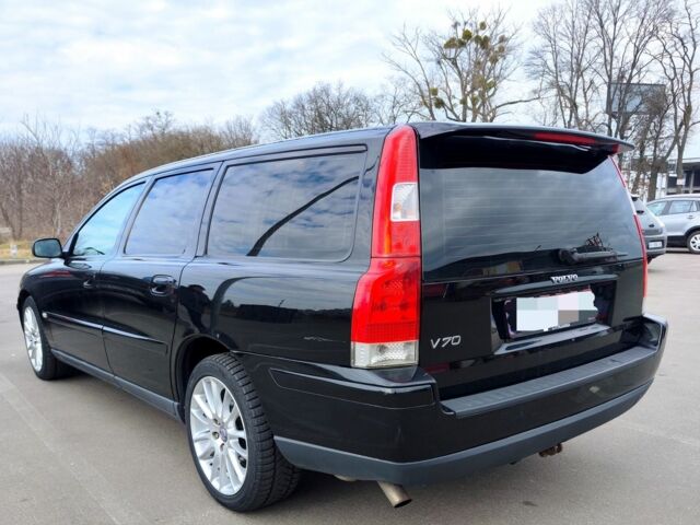 Черный Вольво В70, объемом двигателя 2.4 л и пробегом 300 тыс. км за 3200 $, фото 1 на Automoto.ua