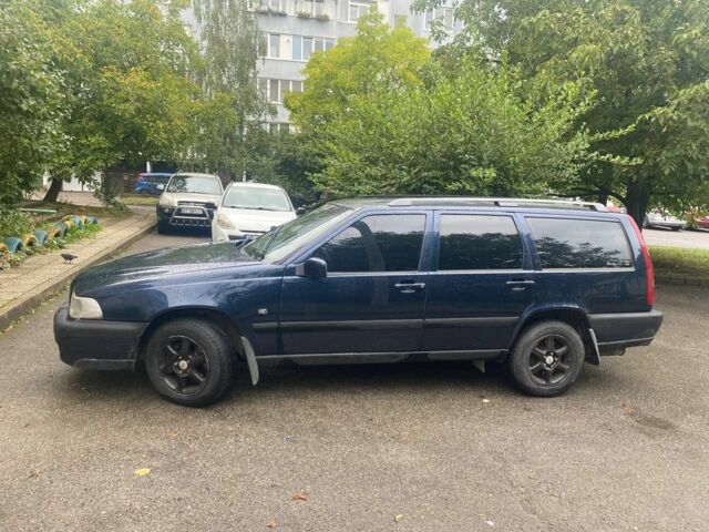 Черный Вольво В70, объемом двигателя 1.6 л и пробегом 180 тыс. км за 2183 $, фото 1 на Automoto.ua