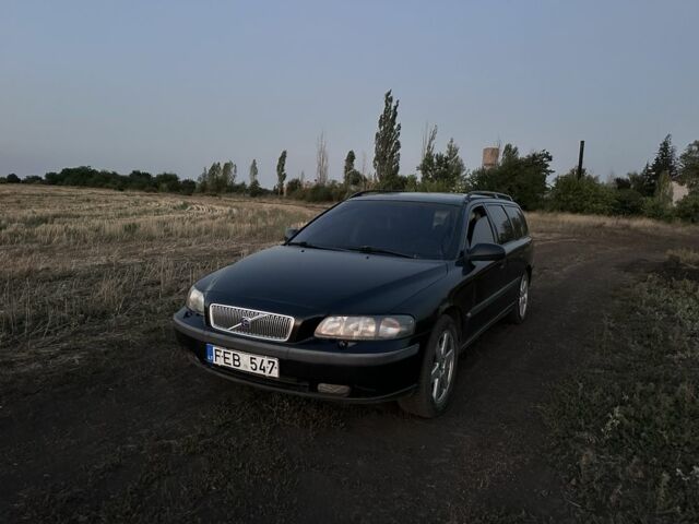 Чорний Вольво V70, об'ємом двигуна 0 л та пробігом 350 тис. км за 1351 $, фото 1 на Automoto.ua