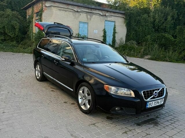 Черный Вольво В70, объемом двигателя 2.4 л и пробегом 321 тыс. км за 8500 $, фото 1 на Automoto.ua