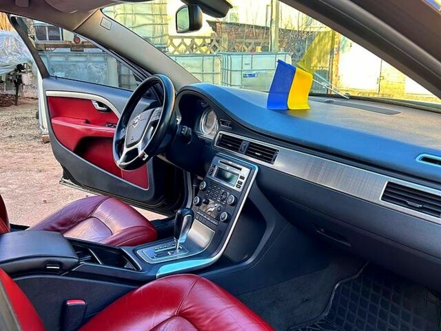 Чорний Вольво V70, об'ємом двигуна 2 л та пробігом 395 тис. км за 9000 $, фото 1 на Automoto.ua