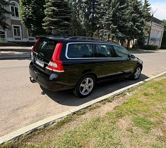 Чорний Вольво V70, об'ємом двигуна 2 л та пробігом 220 тис. км за 9500 $, фото 1 на Automoto.ua