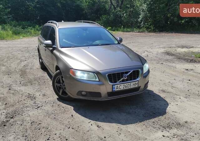 Коричневий Вольво V70, об'ємом двигуна 2 л та пробігом 303 тис. км за 9000 $, фото 1 на Automoto.ua