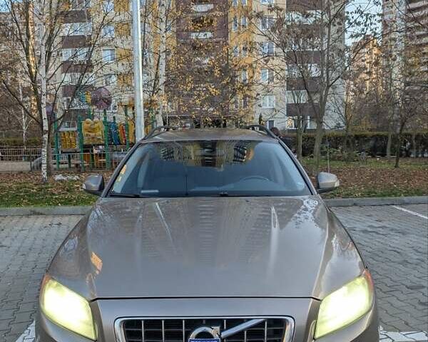 Коричневий Вольво V70, об'ємом двигуна 1.56 л та пробігом 279 тис. км за 8800 $, фото 1 на Automoto.ua