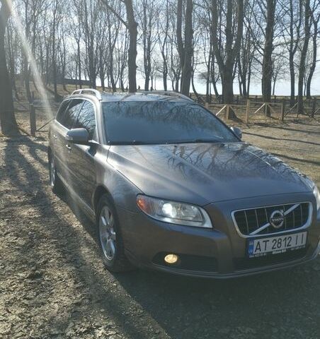 Коричневий Вольво V70, об'ємом двигуна 2 л та пробігом 250 тис. км за 10500 $, фото 1 на Automoto.ua